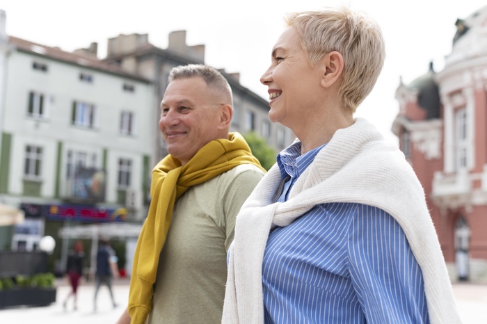 Senior couple enjoying time together in Québec City, representing dating and meaningful connection for singles over 50.