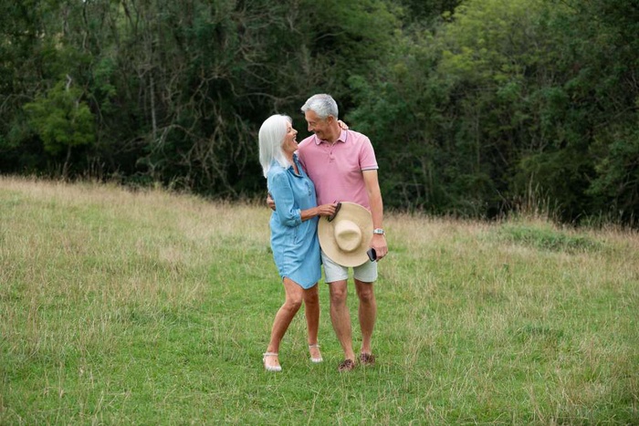 Senior couple meeting in Daly City