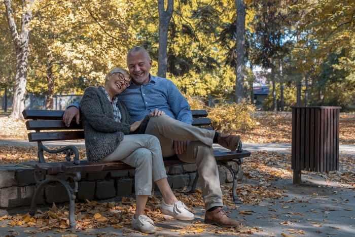 A mature couple spending time together on a park bench, reflecting relaxed senior dating in Little Rock, Arkansas.