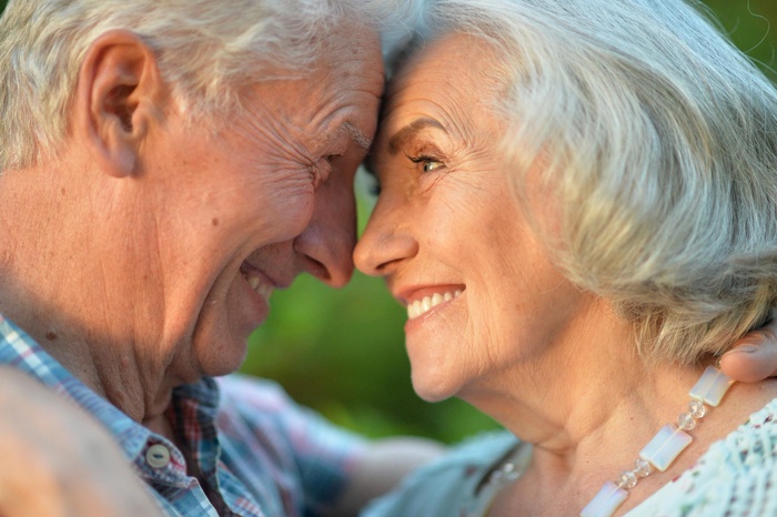 Use SilverSingles to Discuss the Relationship Before the First Date