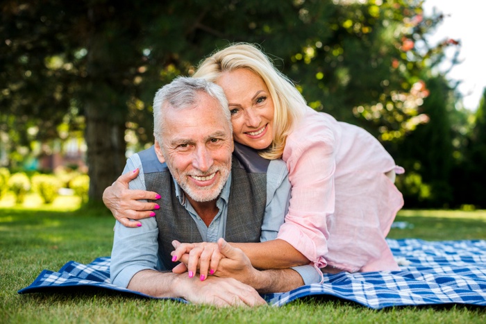 Couple over 50 enjoying a picnic together